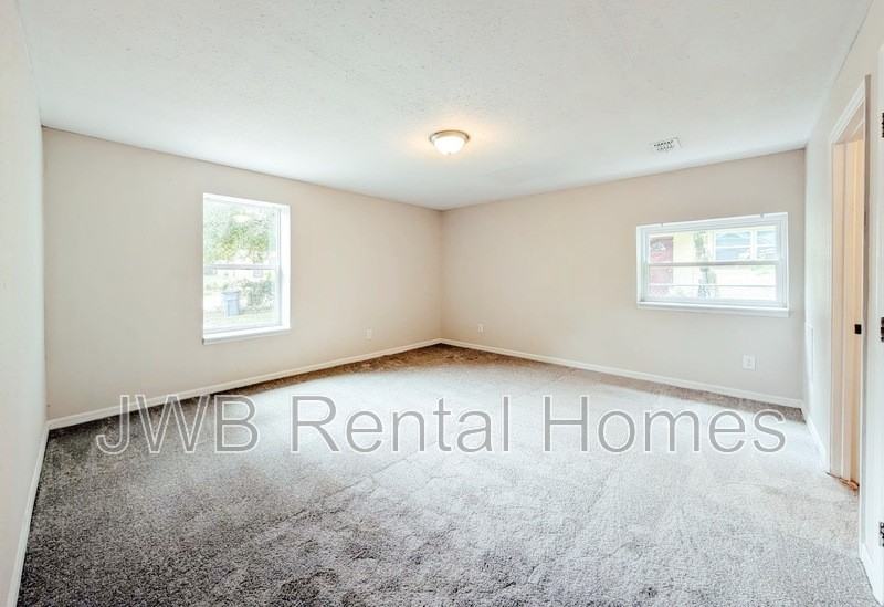 6835 Tinkerbell Ln - Photo 7 of 17