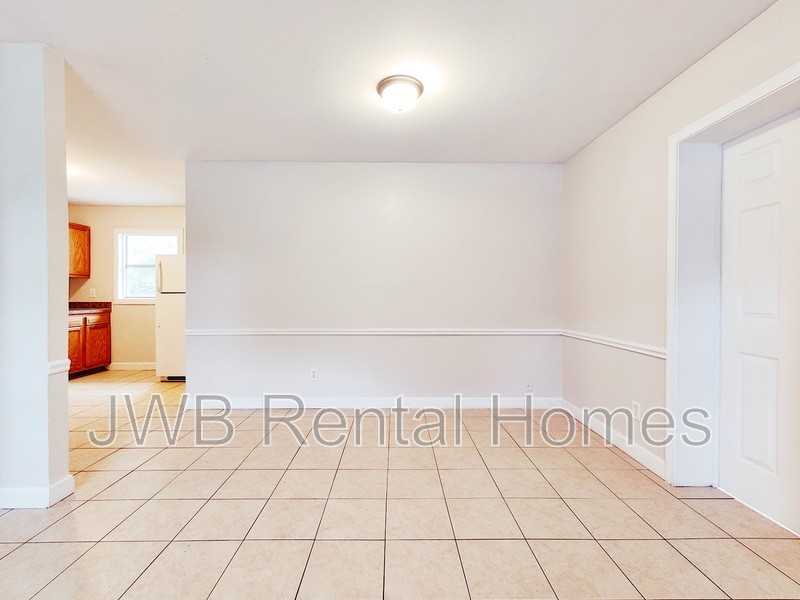 8038 Banville Dr - Photo 4 of 11