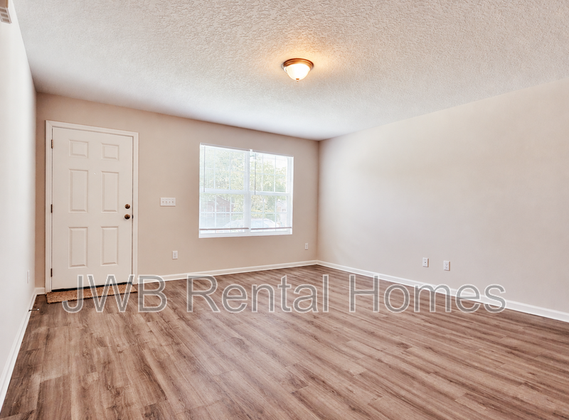 8125 Free Ave - Photo 6 of 11