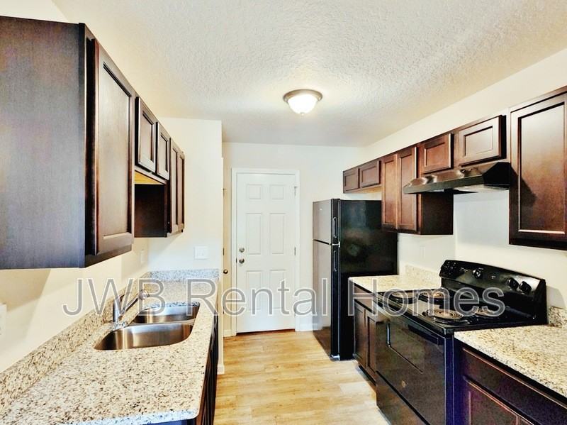 4204 Katanga Dr N - Photo 2 of 11