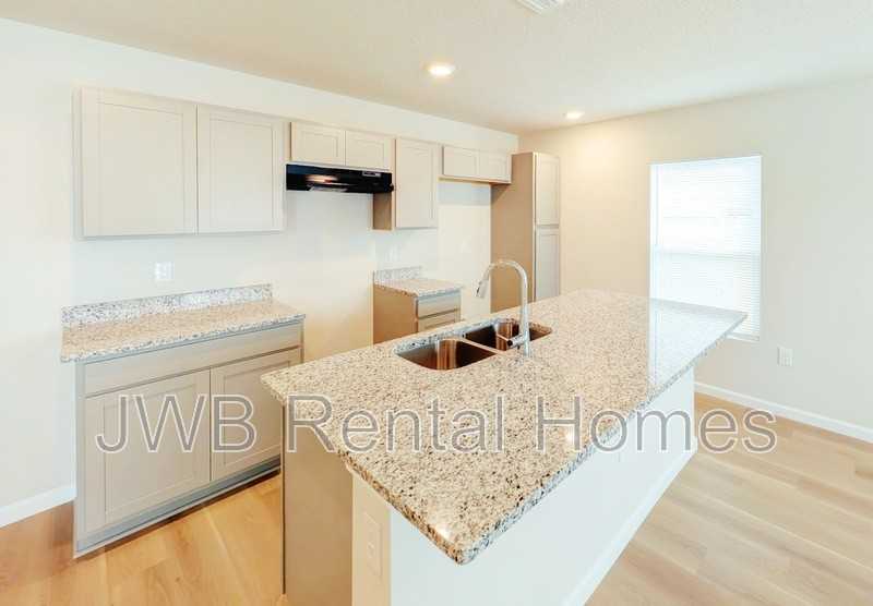1499 Logan St - Photo 2 of 13