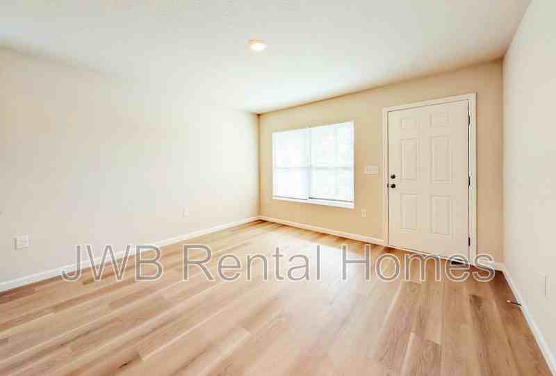 1499 Logan St - Photo 5 of 13