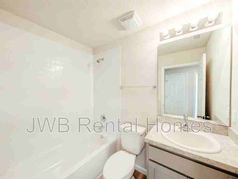 1499 Logan St - Photo 7 of 13
