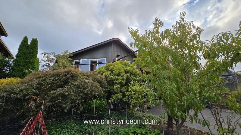 609 13th Ave W - Photo 3 of 34