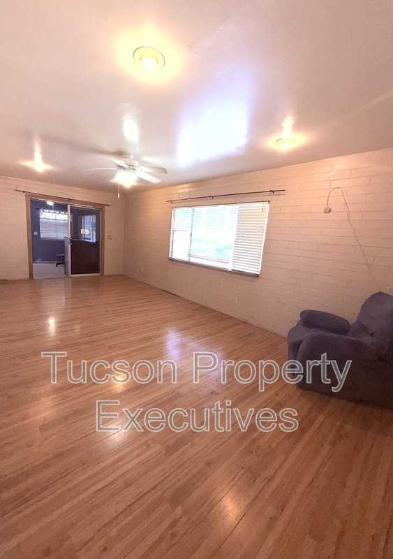 3314 E Benson Hwy