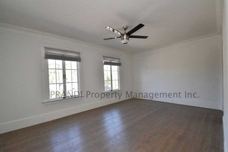 1533 4th St #4 - Photo 3 of 16