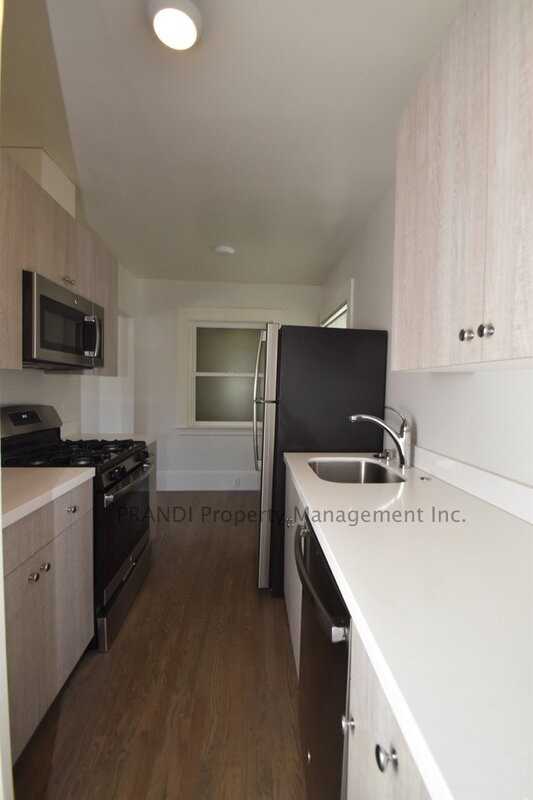 1533 4th St #4 - Photo 4 of 16