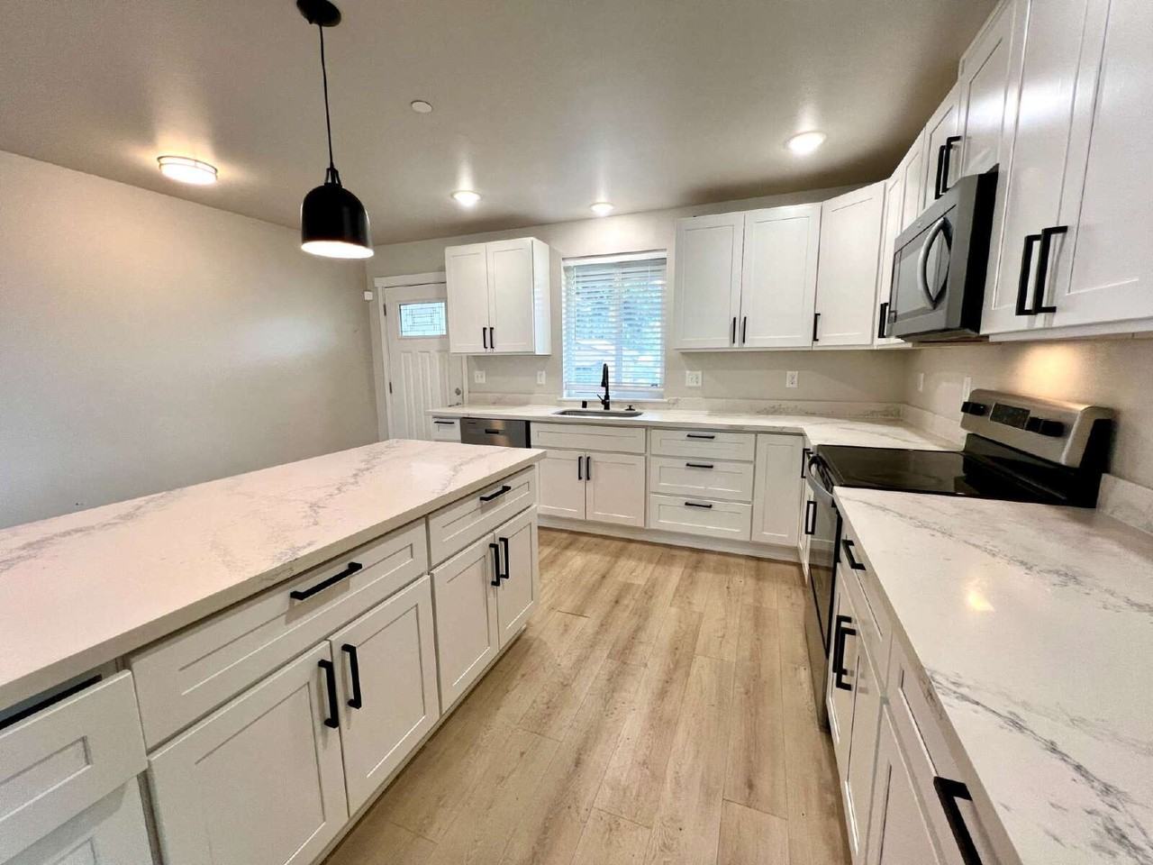 8621 S M St - Photo 5 of 19