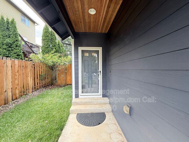 823 Crouchen St Nw - Photo 2 of 38