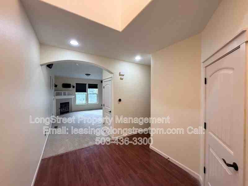 823 Crouchen St Nw - Photo 4 of 38