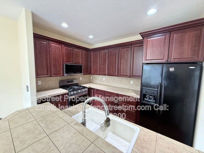 823 Crouchen St Nw - Photo 6 of 38