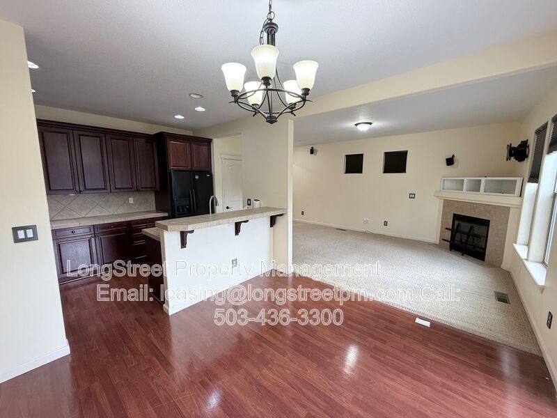 823 Crouchen St Nw - Photo 6 of 38
