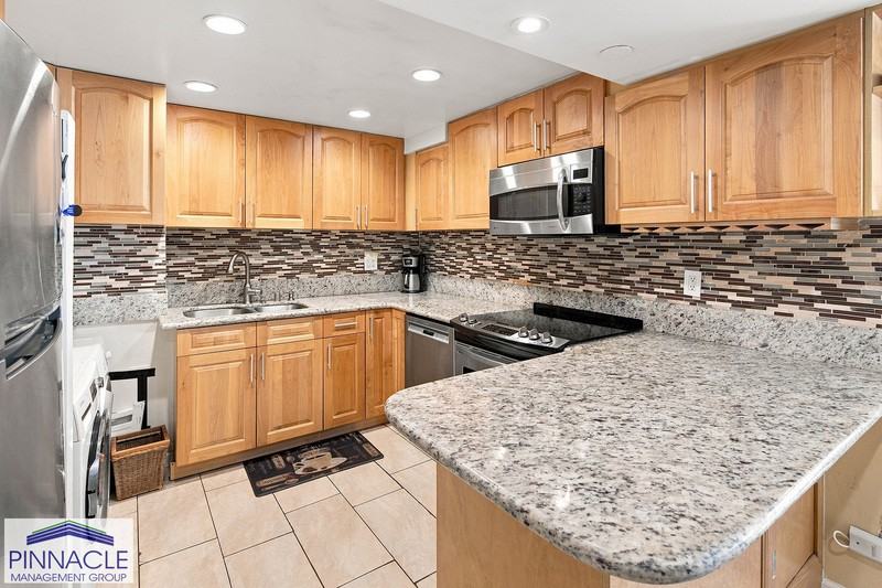 1804 Ala Moana Blvd - Photo 6 of 17