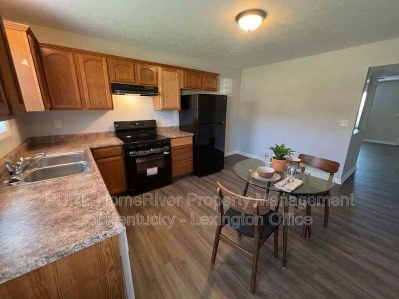 1004 Whipporwill Dr #4 - Photo 5 of 16