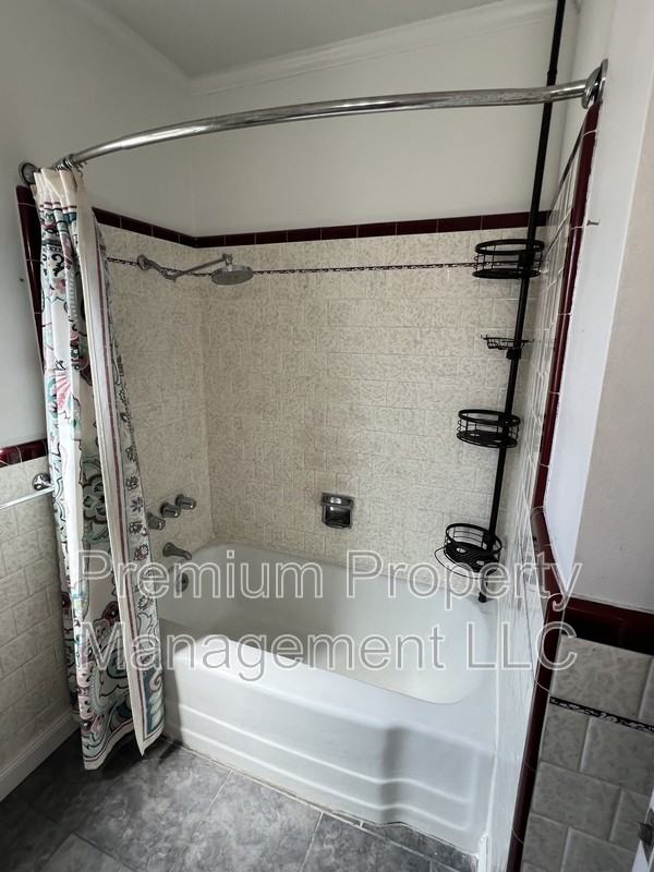 2539 Drake St - Photo 6 of 19