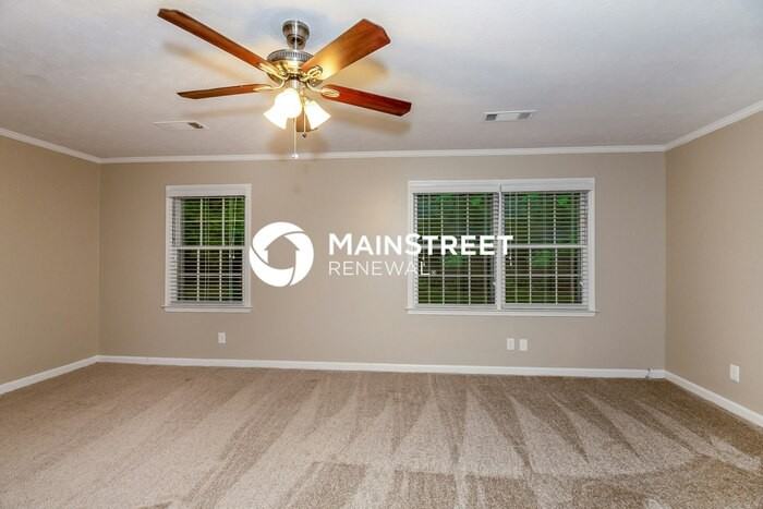 2135 Pinewood Dr - Photo 3 of 14