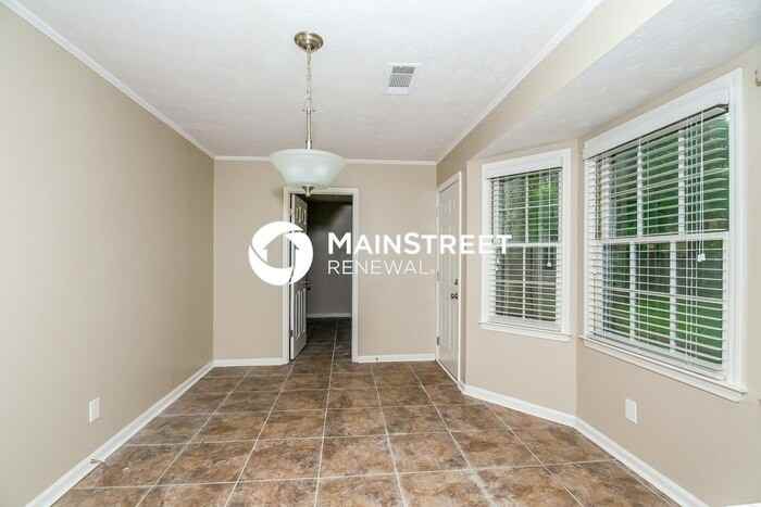 2135 Pinewood Dr - Photo 4 of 14