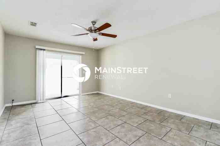 5246 Colchester Ave - Photo 6 of 16