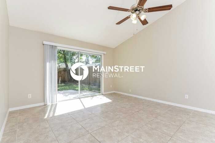 1772 Chatham Cir - Photo 5 of 17
