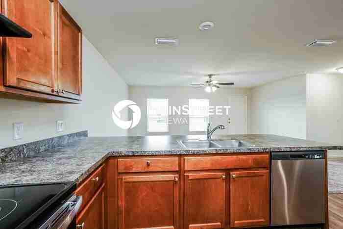 2027 Nw 14th Ave - Photo 6 of 16