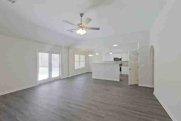 114 Live Oak Dr - Photo 2 of 23