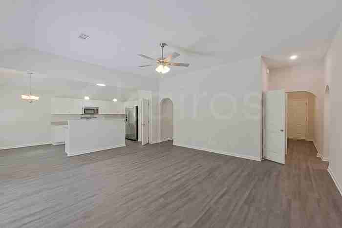 114 Live Oak Dr - Photo 4 of 23