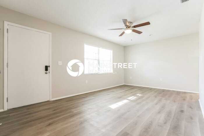 1032 Hope St - Photo 3 of 16