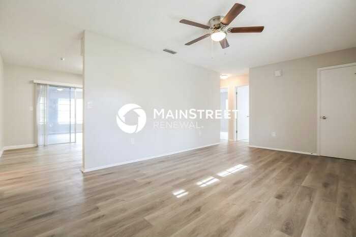 1032 Hope St - Photo 4 of 16