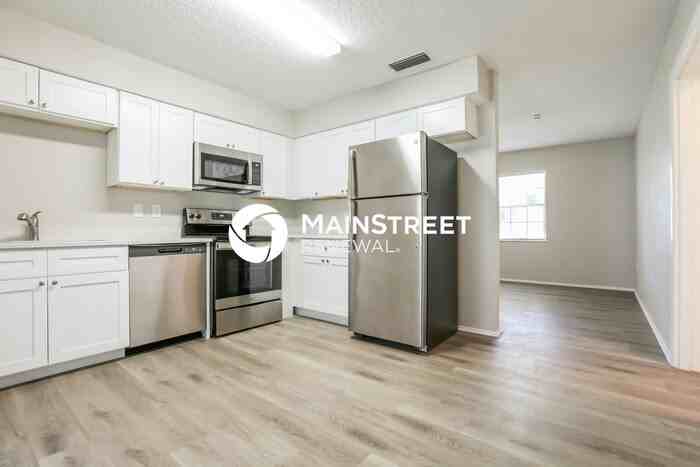 1032 Hope St - Photo 6 of 16