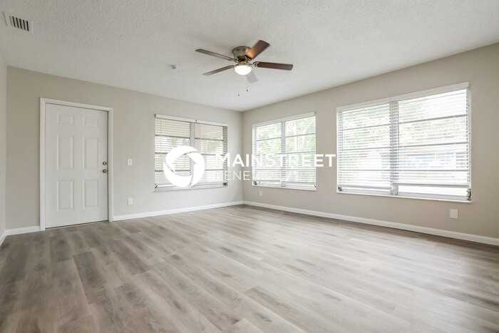 1032 Hope St - Photo 7 of 16