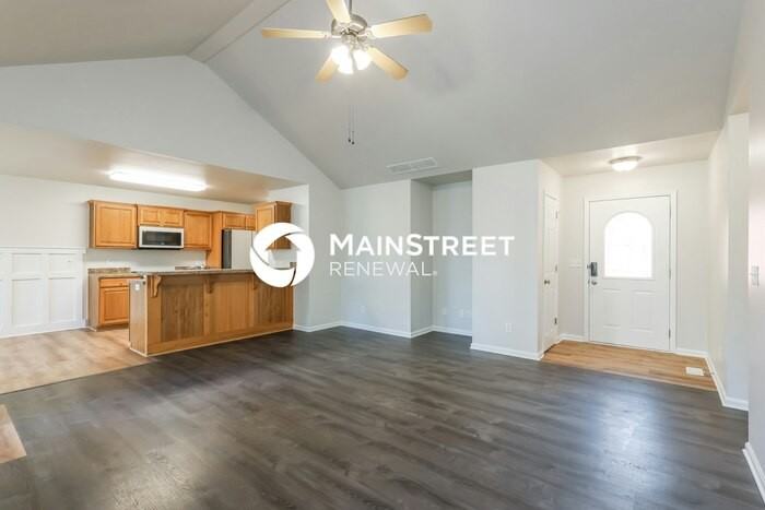 405 Warriors Way - Photo 4 of 16