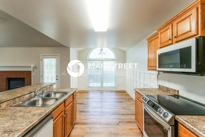 405 Warriors Way - Photo 6 of 16