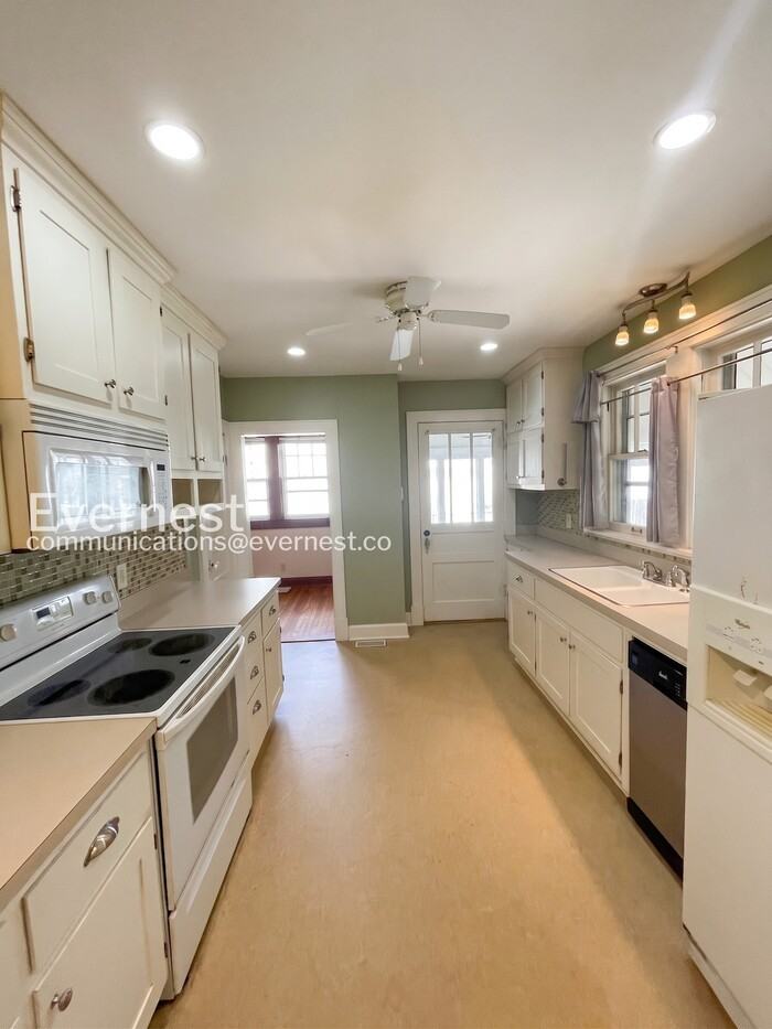 2412 Inga St - Photo 7 of 36