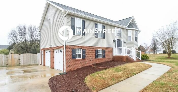 841 Eli Moore Ct - Photo 4 of 17
