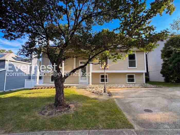 7928 Severn Tree Blvd - Photo 2 of 27