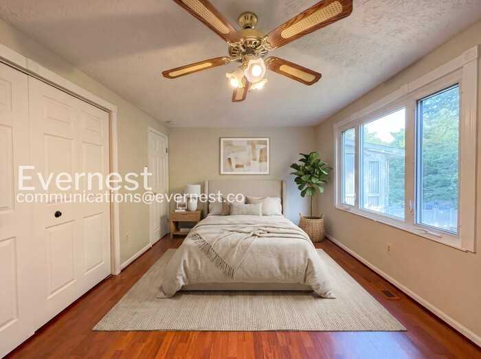 7928 Severn Tree Blvd - Photo 5 of 27