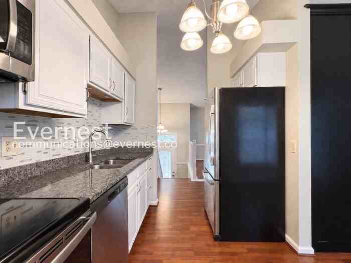 7928 Severn Tree Blvd - Photo 6 of 27