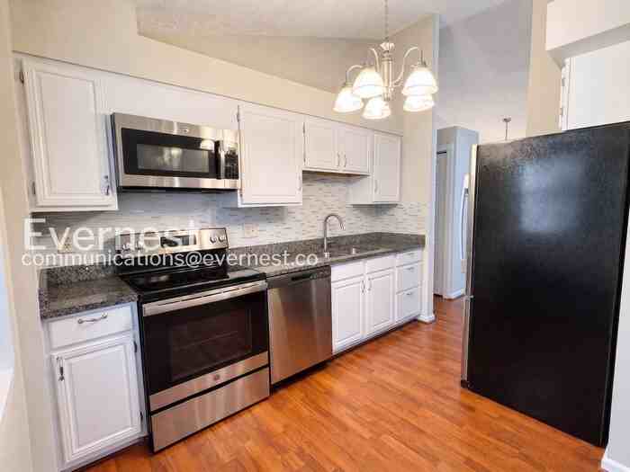 7928 Severn Tree Blvd - Photo 7 of 27
