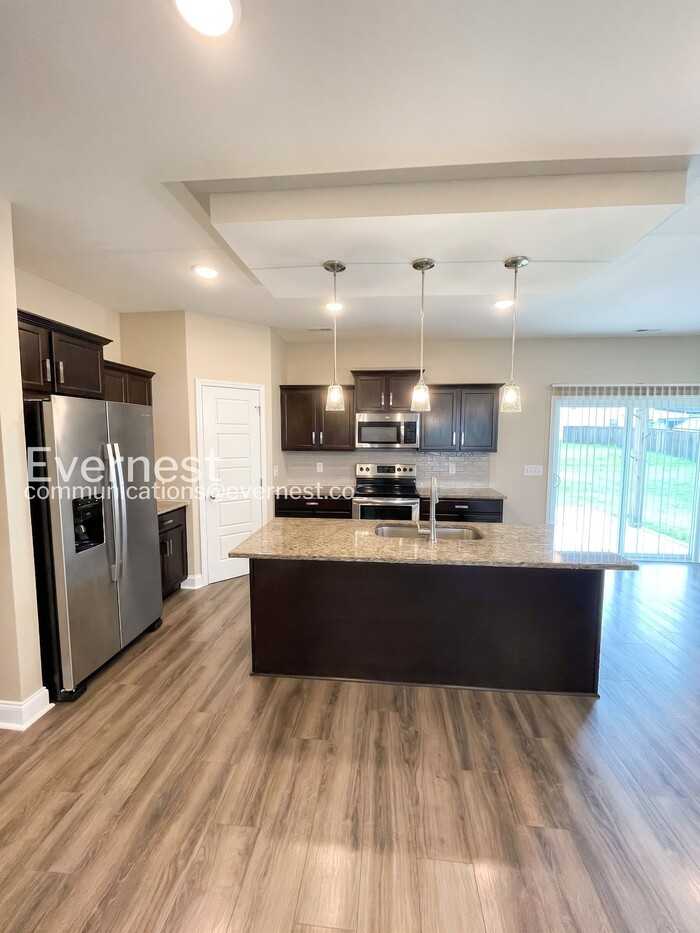 514 Bloomington Trce - Photo 6 of 29