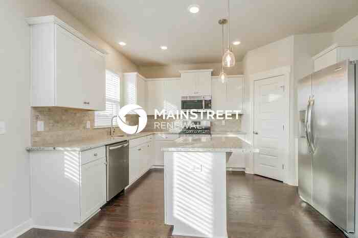 818 Yakima Way - Photo 5 of 15