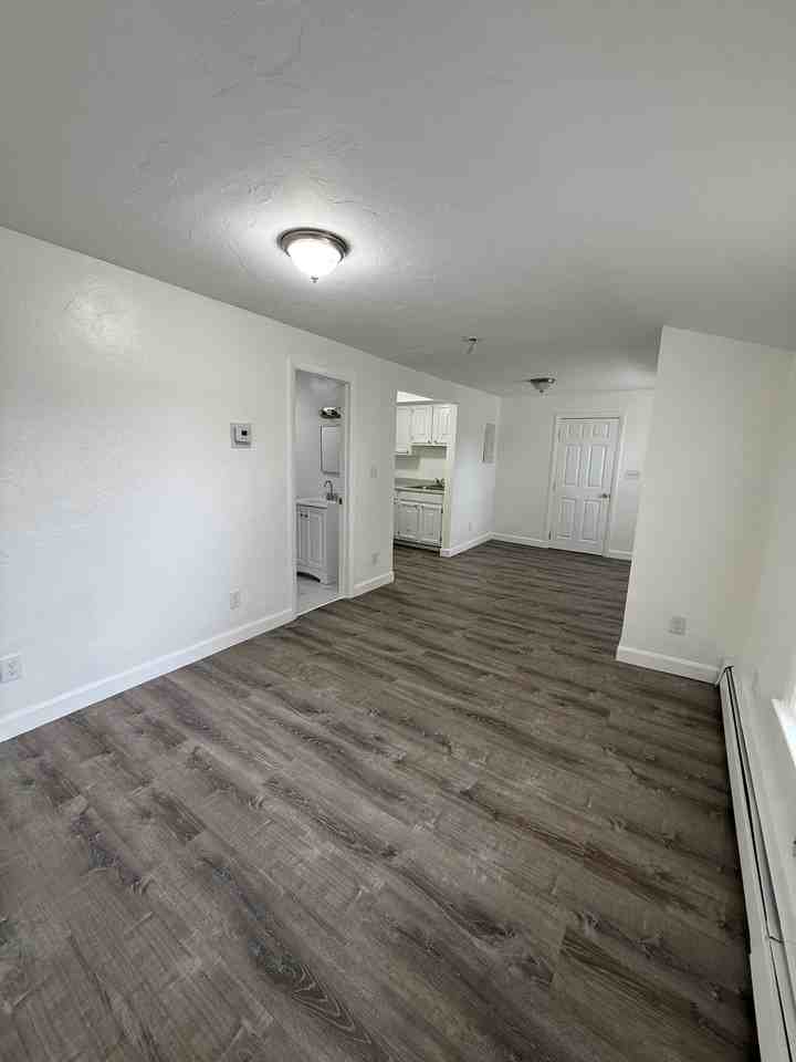 149R Adams St #R - Photo 2 of 6