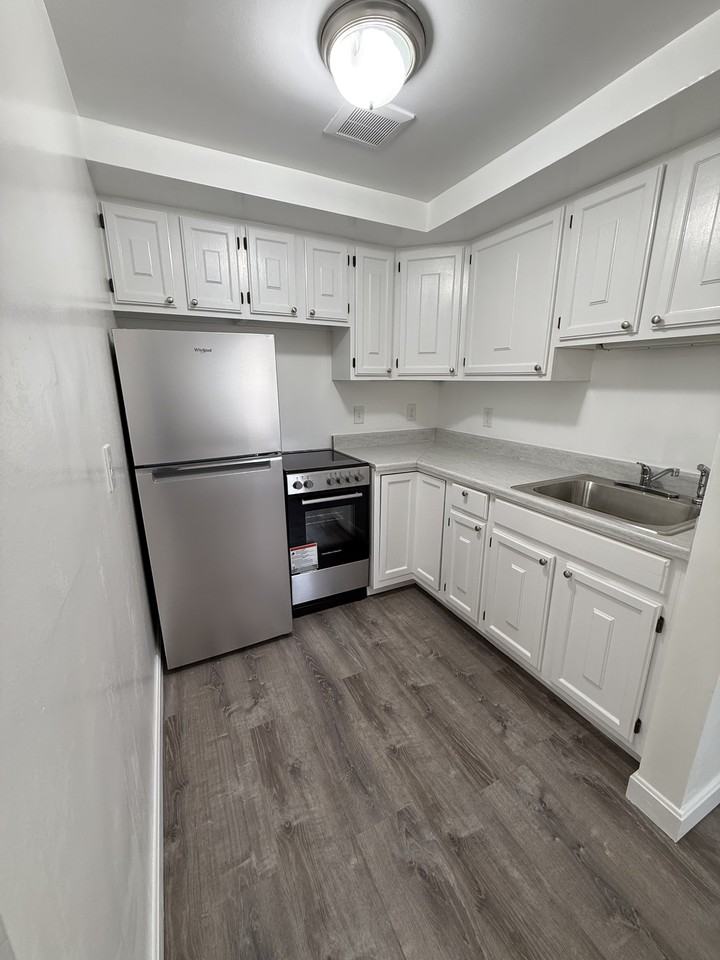 149R Adams St #R - Photo 4 of 6