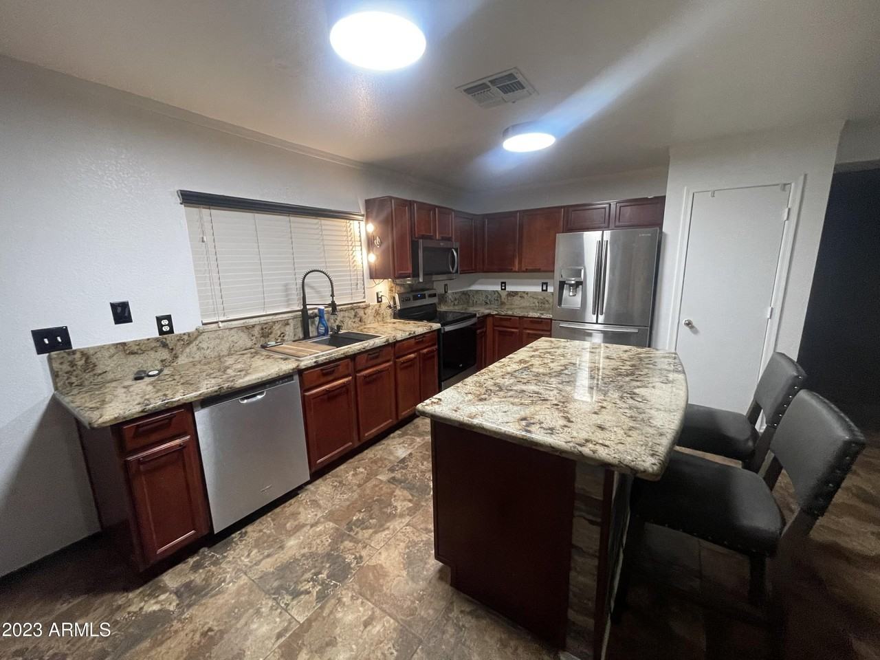 578 W Racine Loop - Photo 4 of 15
