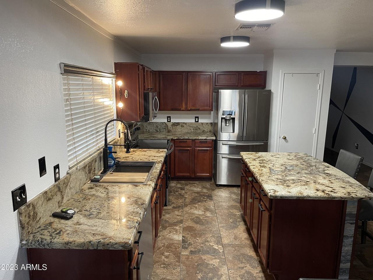 578 W Racine Loop - Photo 5 of 15