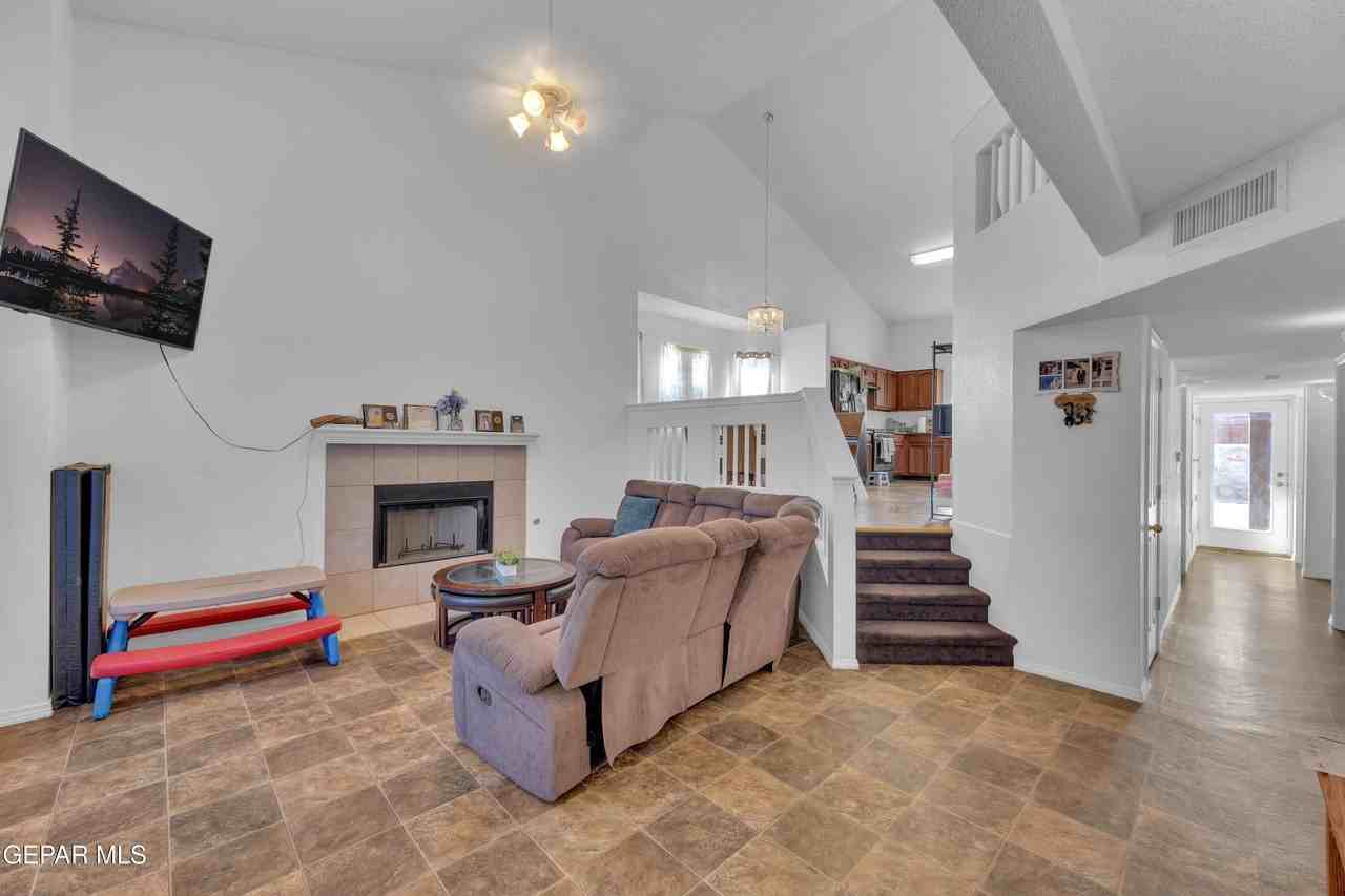 11945 Mesquite Lake Ln - Photo 3 of 25