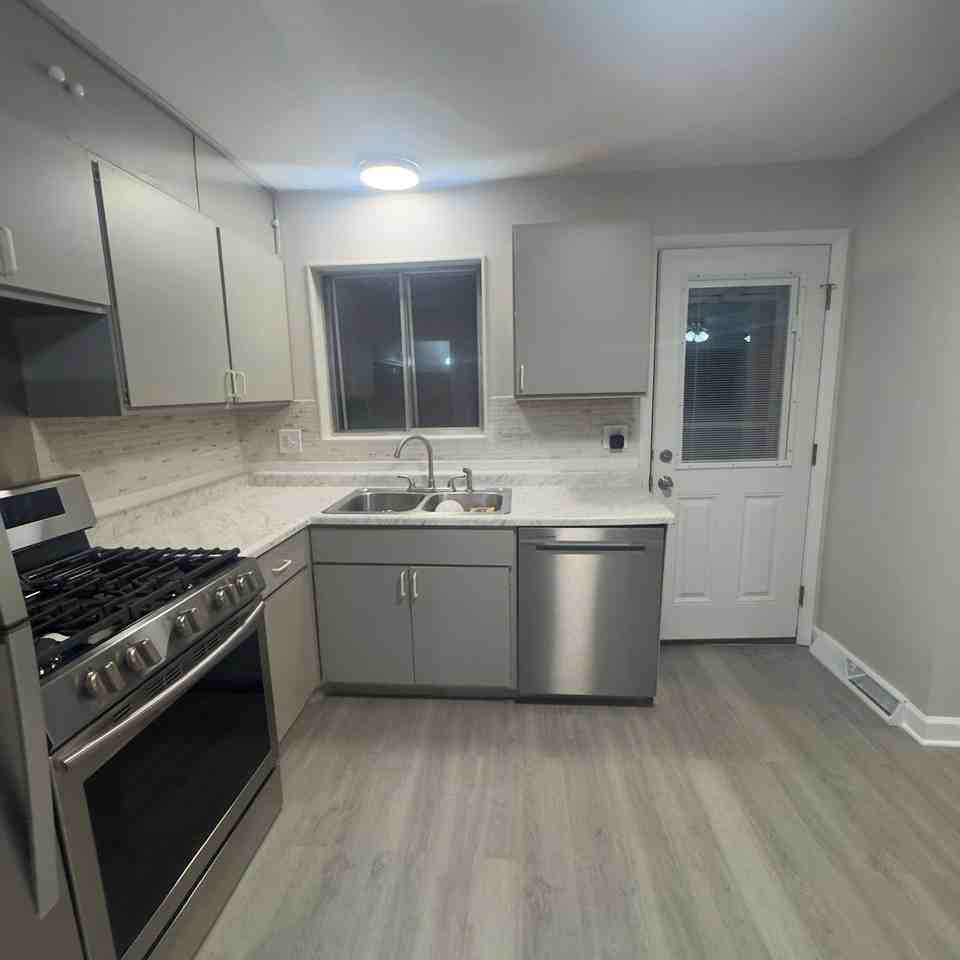 8029 West Lyons Street - Photo 7 of 23