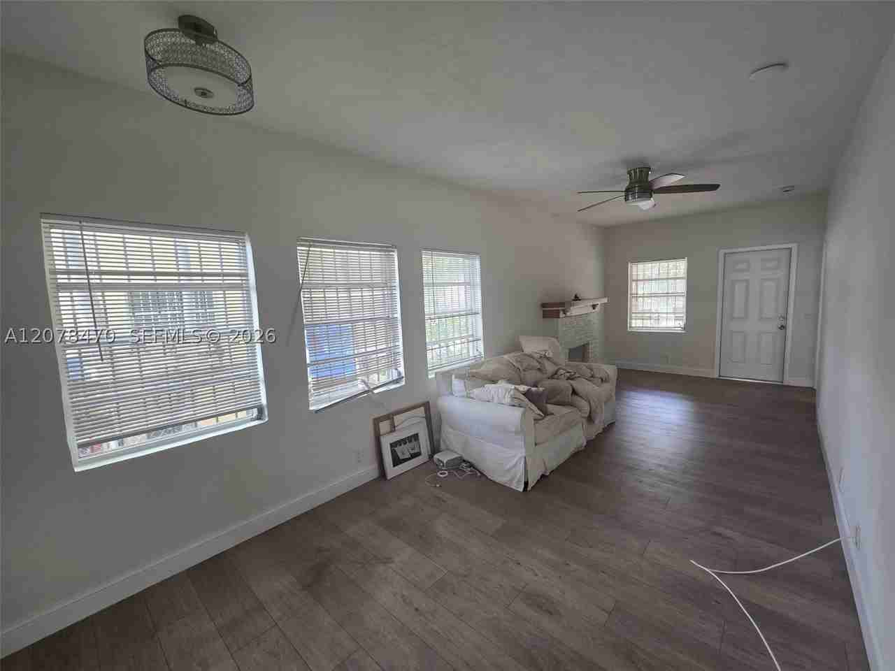 106 Nw 34th St #0 - Photo 3 of 14