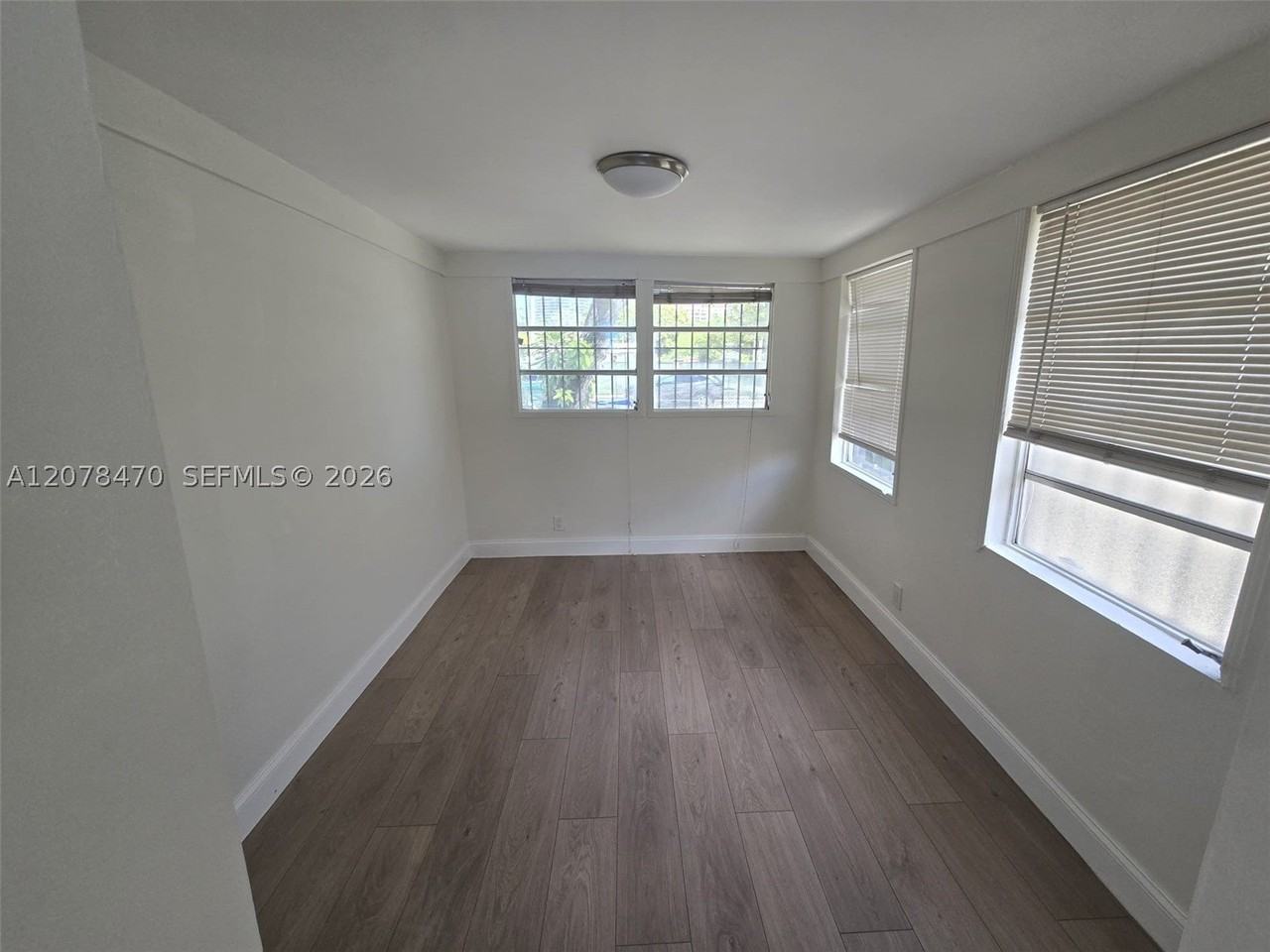 106 Nw 34th St #0 - Photo 4 of 14