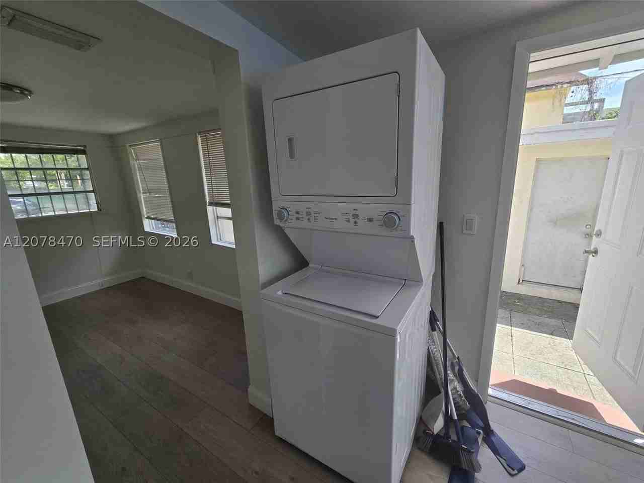 106 Nw 34th St #0 - Photo 7 of 14