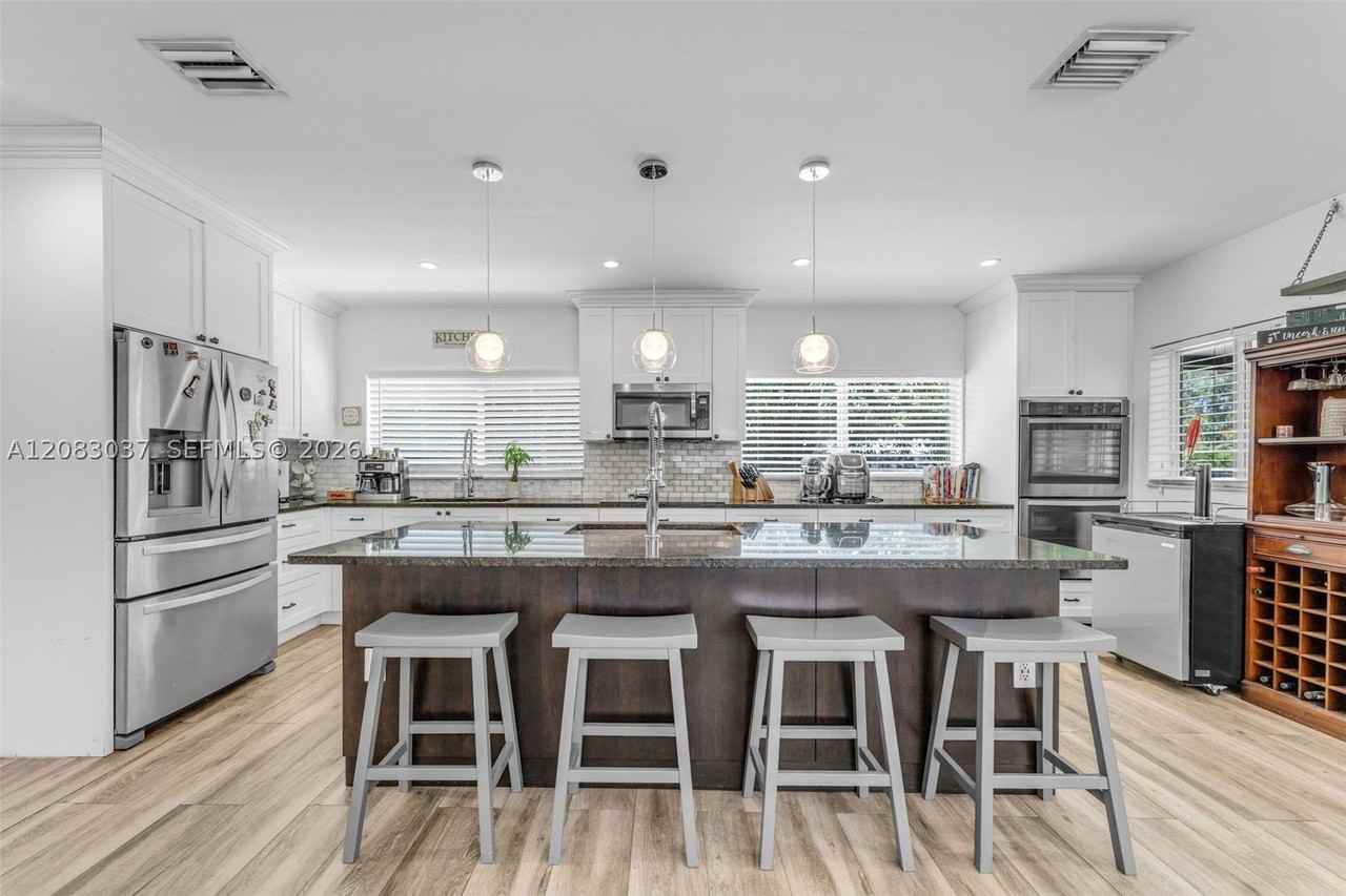 19050 Sw 144th Ave - Photo 2 of 23